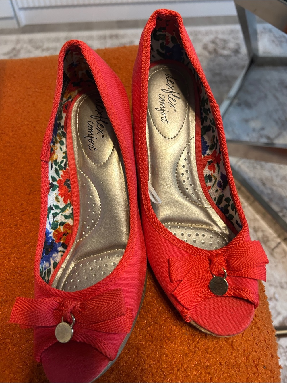 dexflex comfort Coral-Red Peep-Toe Wedge Flats with Bow